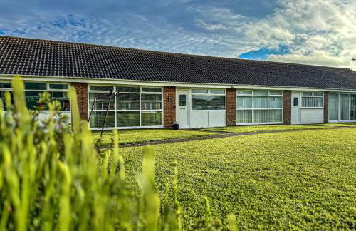 Dog Friendly Kessingland Chalet | Coastal Retreat - Photo 5