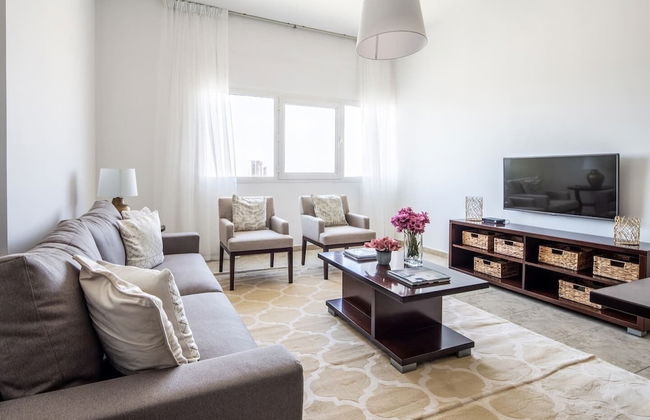 Outstanding 2BR in Serene JVT Neighborhood! - Photo 12