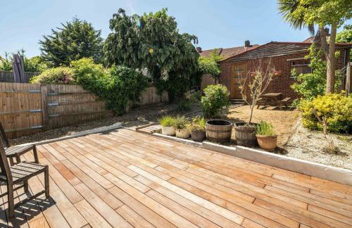 Elegant 2BD House with Garden and Decked Patio - Foto 12