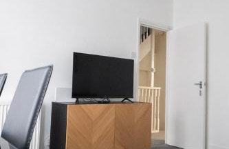 Bright 2-Bed Flat with Skylight attic Room - Foto 4