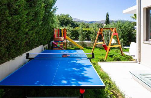 Vasilios Villa, with Pool, Gym & Close to Beach, By ThinkVilla - Foto 12