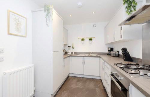 Stylish 3BR Home with Garden & Free Parking - Near O2 Academy & City Centre - Foto 12