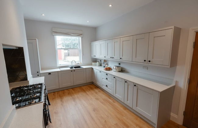 Willow Lodge With Hot Tub - Photo 12