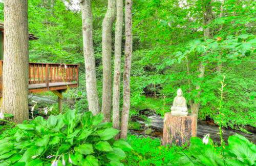 Cozy and Secluded Cabin with a Fireplace in the Poconos Mountains of Pennsylvania - Foto 15