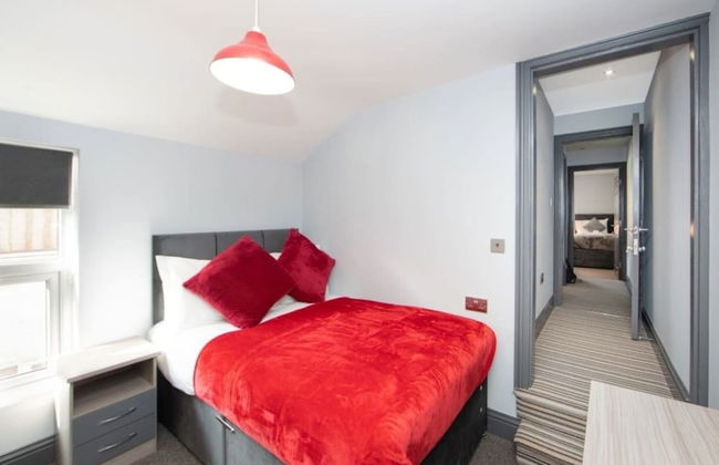 Immaculate 5-bed House in the City Centre Ashford - Photo 11