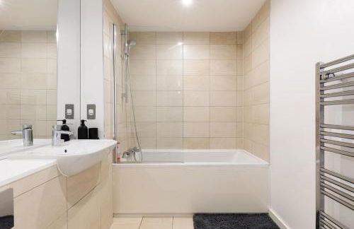 2BR Apartments in Canning Town Station with Balcony - Foto 4