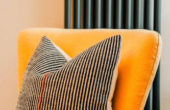 Modern Central 2 Bed Apartment with Parking - Photo 22