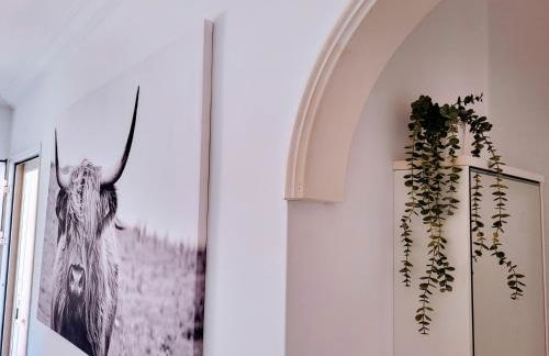 2 bedroom apartment with a pool - Foto 7