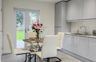 Middleton Mews- 3BR- Wollaton Park-Hospital & Uni - Photo 9