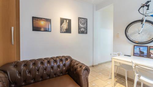 Comfortable Gonzaga Apartament - Em 1 minuto a pé tá na PRAIA Gonzaga em Santos e no Shopping Balneário, 2 ar-condicionados, portaria 24 horas, elevador, 1 vaga carro Gratís, wi-fi Grátis, enxoval Gratuito, PRAIA Santos Gonzaga, Bicicleta disponí - Foto 2