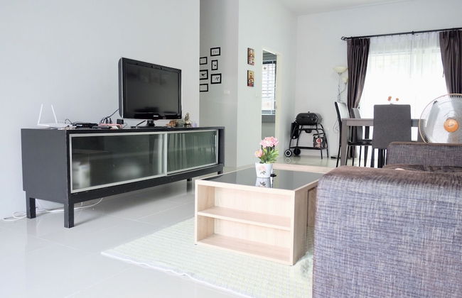 Supirum Cozy Home 3 Bedroom near Beach - Photo 16