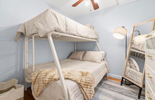 Modern 4BR Getaway 3 Min to OldTown Walk to Metro - Foto 30