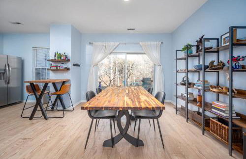 Modern 3-BR Townhome w Private Backyard Near RTP - Foto 12