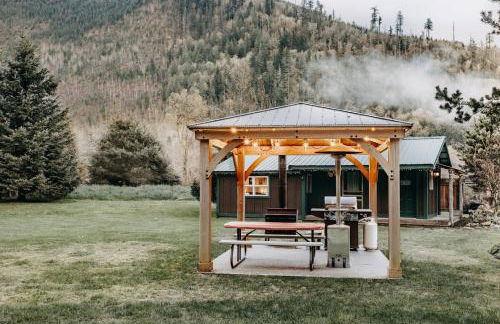 72MF - Rustic - Pets Ok - Sleeps 2 cabin - Photo 20