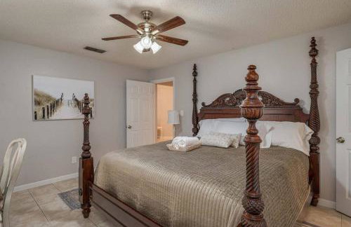 King Bed Suite, Fireside Hot Tub, Gameroom - Foto 8