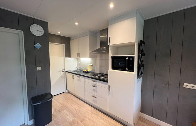 Family Bungalow by the Fen - Photo 8