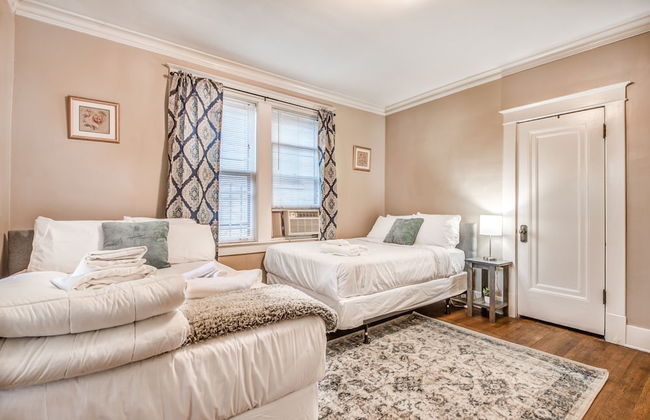 Bluemoon Bungalow 2 Units - Photo 2