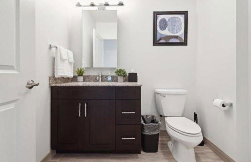 2BR Executive Downtown Apartment - Photo 54