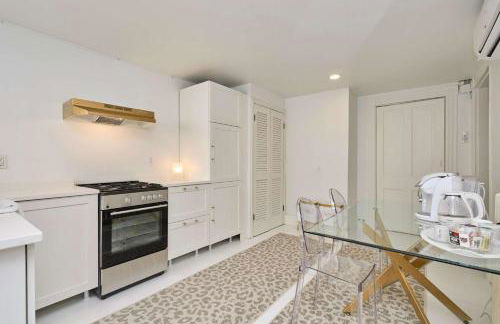 Private DC Retreat on Iconic East Capitol St - Photo 12