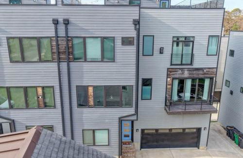 Modern Rooftop Townhome w Hot Tub & Skyline Views - Photo 34