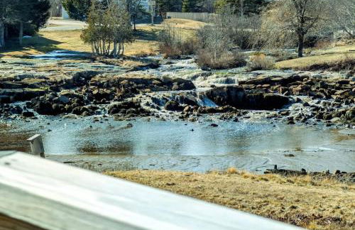 Waterfall Sea Cottage Family fire pit waterfront sleeps 4 - Foto 2