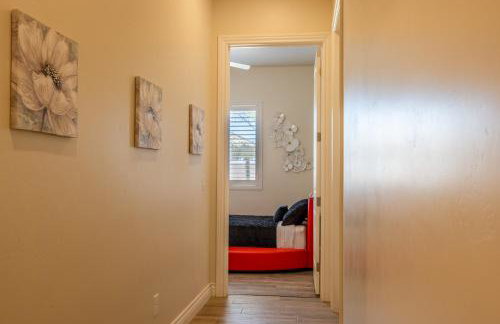 3400 SqFt House W/40Ft Heated Pool/Spa- Strip View - Photo 44