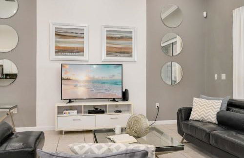 Heated Pool Lazy River Game Room 12 MI to Disney - Foto 7