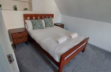 By-the-Beach, Sea view 2 bedroom Loft Studio Apartment & Free Parking - Foto 11