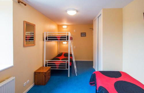 Grande maison conviviale à Saint-Côme-d'Olt avec jardin et cheminée - Photo 10