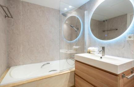 VACATION MARBELLA l Golden Mile Oasis l Family friendly l Next to the beach and Puente Romano l 24-7 Security - Foto 29