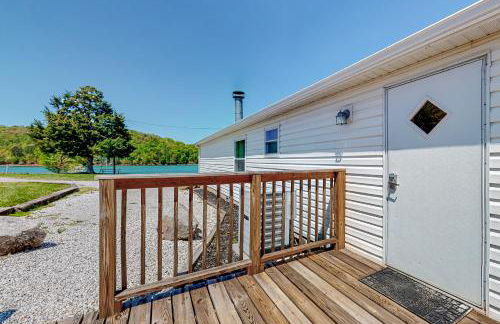 Riverfront Stay Sleeps 6 Deck Firepit Water View - Foto 28