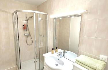 Cozy and Modern Apartment with View - Foto 31