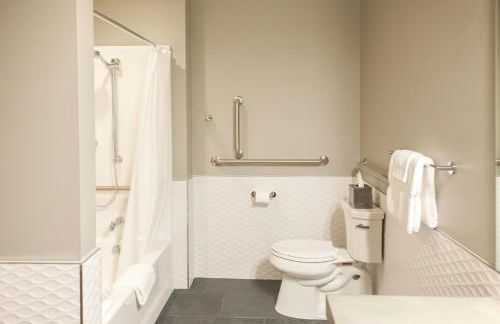 The Suites on Main - Foto 35