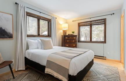 Catskills Mountain Home Near Windham w Fireplace Open Living Deer Run Lodge by AvantStay - Foto 5