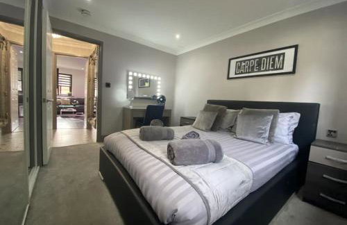 Modern Spacious 1 Bed Apartment with Free Parking in Trendy Inner London Suburb 15 mins walk to Victoria Line Underground then 20 mins to Oxford Street "West End of London" or 10 mins walk to Overground and 10 mins to London Liverpool St "City of London" - Foto 52