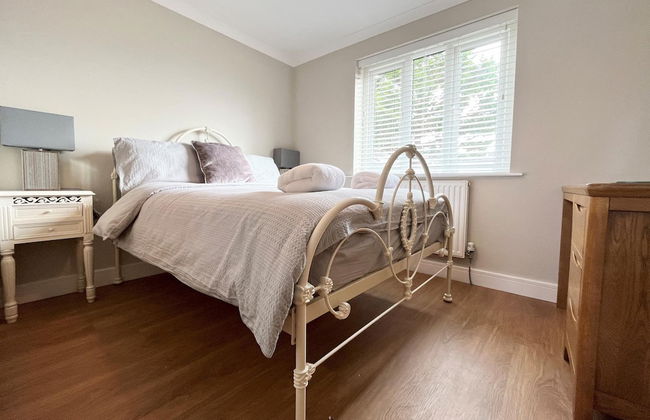 Gorgeous Spacious Bungalow Serene Garden Parking - Foto 9