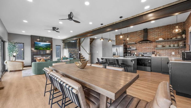 The Back Nine Retreat by Avantstay Private Golf Sim, Firepit & Mountain Views Near Dollywood - Foto 2, Interior