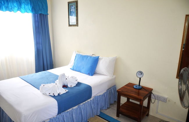 Louislyn Apartments - Photo 8