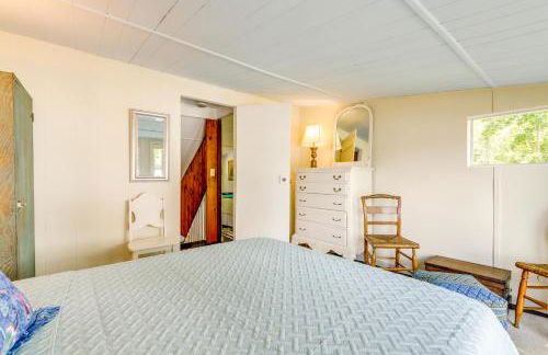 Lakefront Cottage with Covered Porch and Dock! - Foto 17