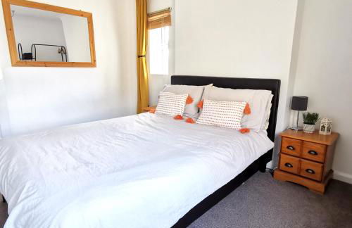 2 bed apt w/ private parking close to town centre - Foto 10