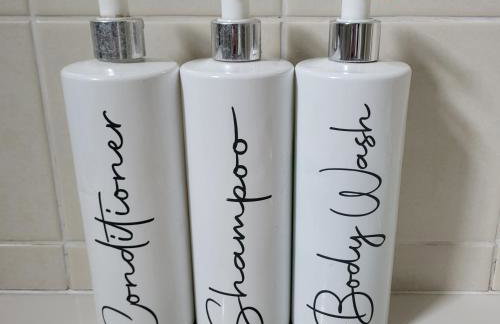 Cheerful, cosy, one bedroom home with patio and parking - Photo 2