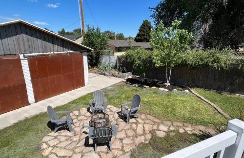 Business in Front and Fun in the Back Pets too - Photo 2