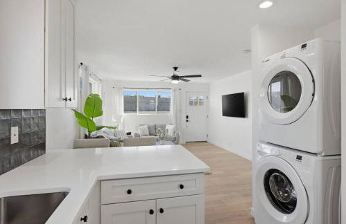 Cozy 2BR Retreat with Backyard Lounge - Foto 13