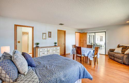 Lake Smith Getaway with Dock Families Welcome! - Foto 17