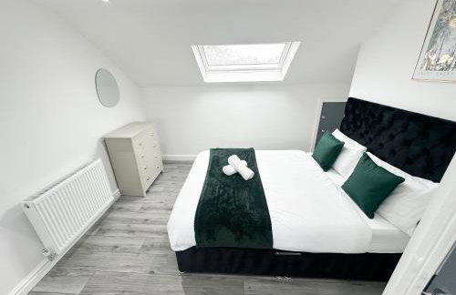 Central Location Liverpool, Modern Home, 4 BR, Sleeps 9, Free Parking - Foto 13