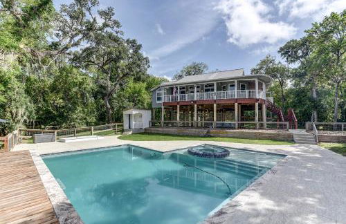 The San Bernard River waterfront provides private access to a spa, boat ramp, and jet skiing - Photo 17