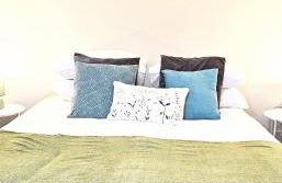 Cheadle l 2-Bed Flat l Near Airport & Christie - Photo 11