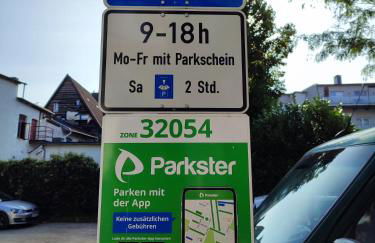 Flair Apartments 'FACHWERK & FLAIR' - Altstadt-Apartment 78 qm für Urlaub oder Geschäftsreise, Innenstadtlage, ruhig, modern, 900 m Bahnhof, 24 Std Check-in, WLAN, Streaming, Küche, Regendusche, 2 x Doppelbett, direkt am neuen Markt in der Altstadt - Foto 37