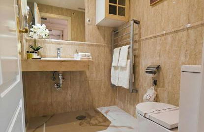 JMC New Suite Madrid Airport - Photo 15