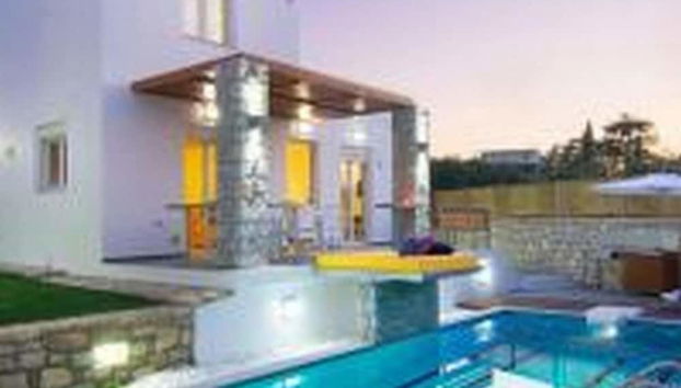 Urania Luxury Suite With Pool View -loutra Resort - Foto 4, Habitación